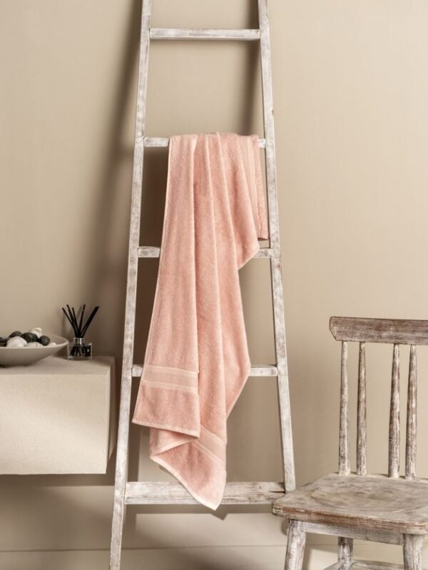 Pink Towel - 650gsm - Image 2